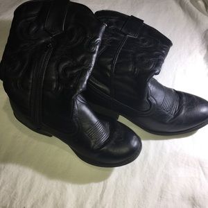 Cowgirl boots size 4 1/2 girls